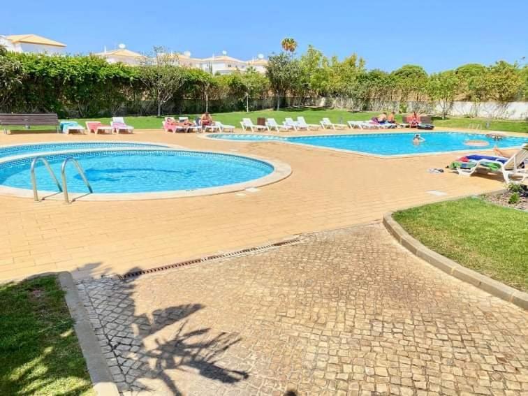 Flamingo'S Apartment W/ 2 Swimming Pool อัลบูเฟรา ภายนอก รูปภาพ
